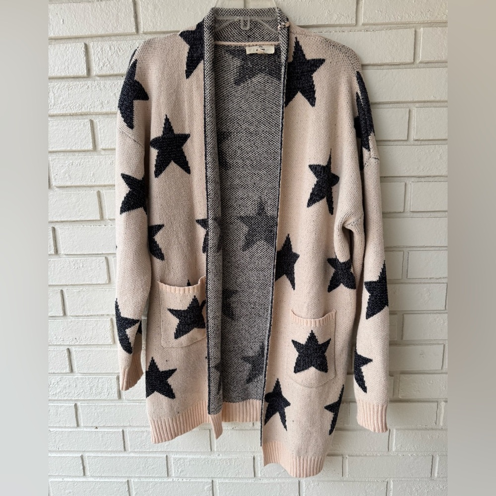 Oversized Star Cardigan by Entro